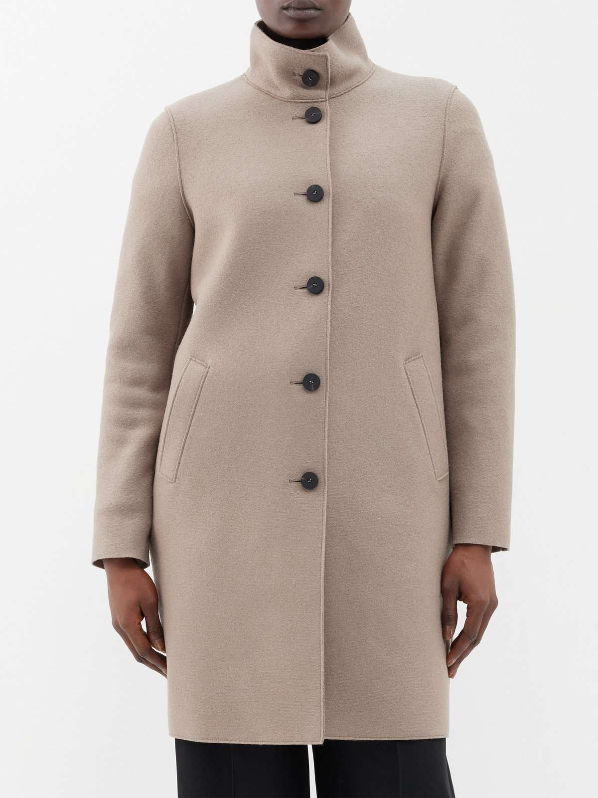 Пальто из прессованной натуральной шерсти с воротником-стойкой