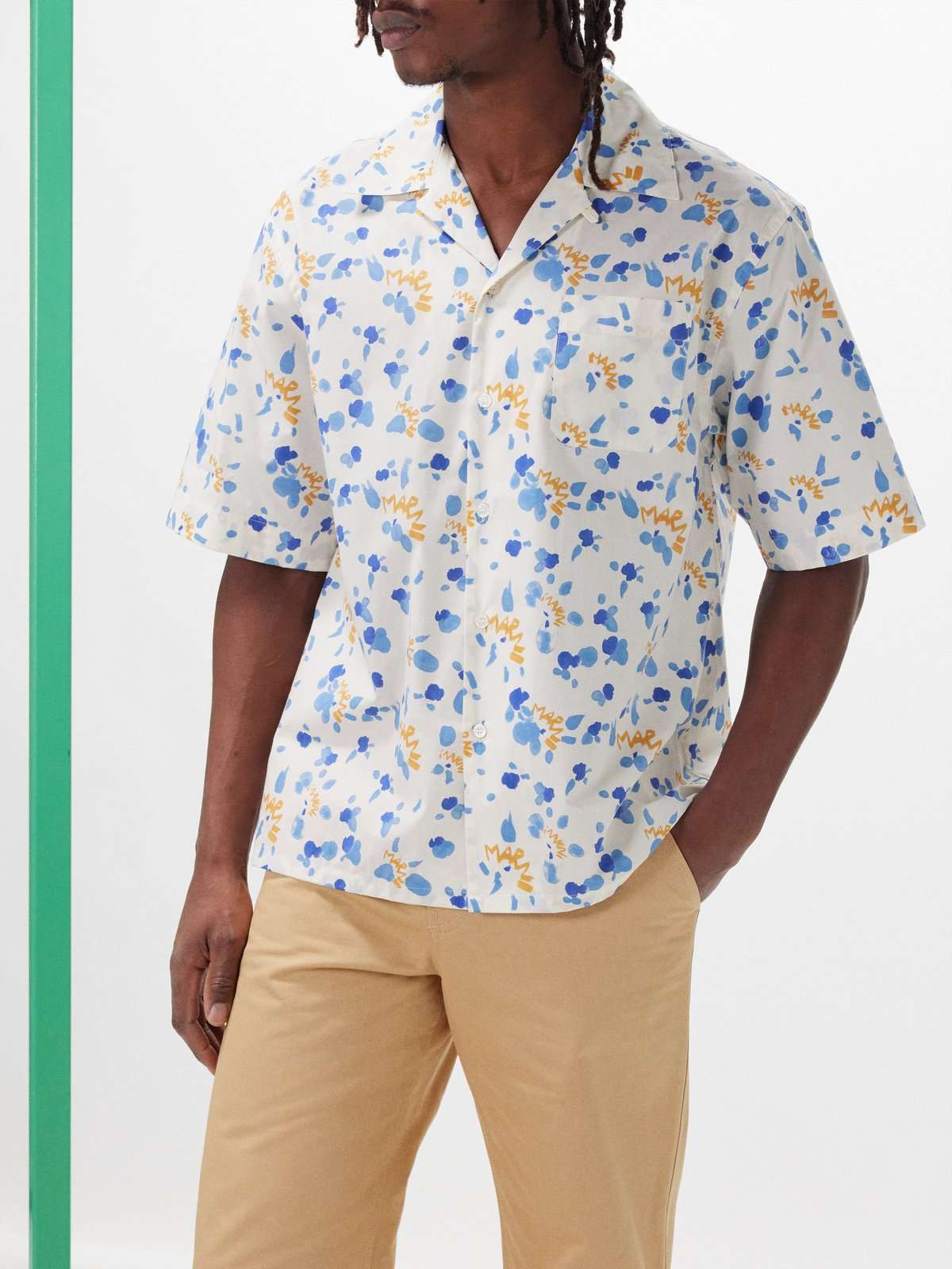 рубашка с короткими рукавами и кубинским воротником с абстрактным принтом