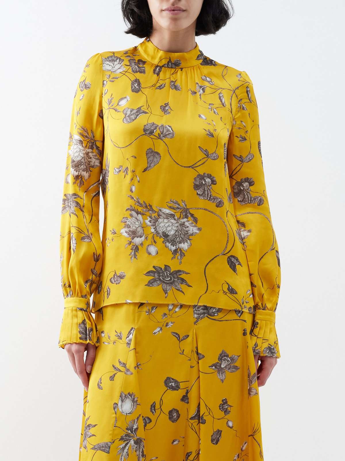 Атласная блузка с цветочным принтом