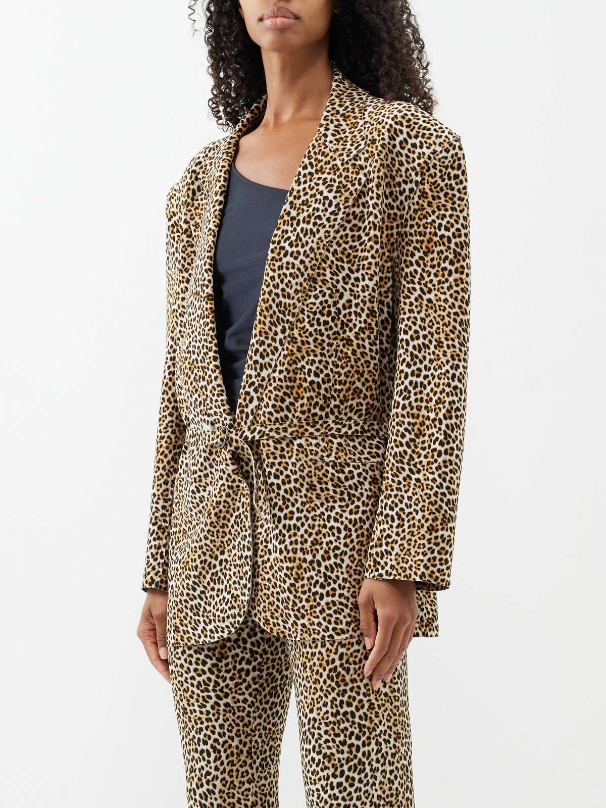 Куртка оверсайз с поясом и леопардовым принтом