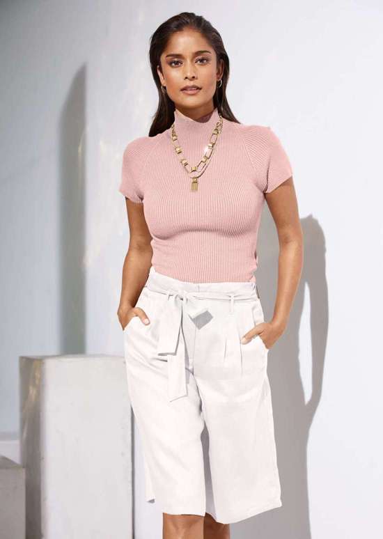 пудрово-розовый