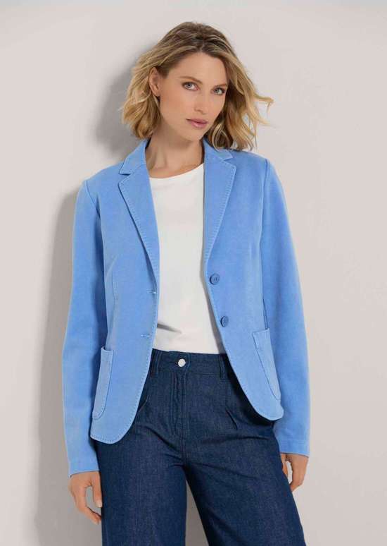 Короткий пиджак с декоративной строчкой