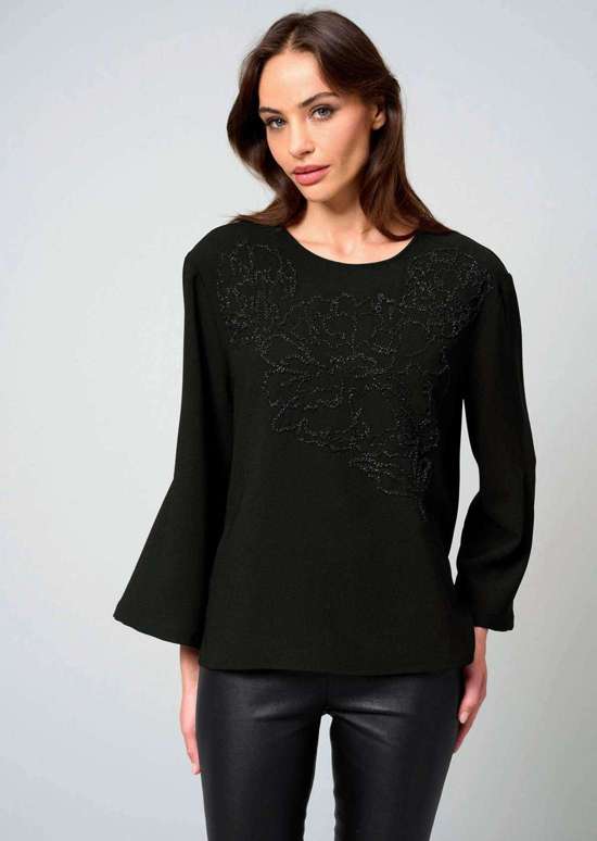 Блузка с жемчужным мотивом