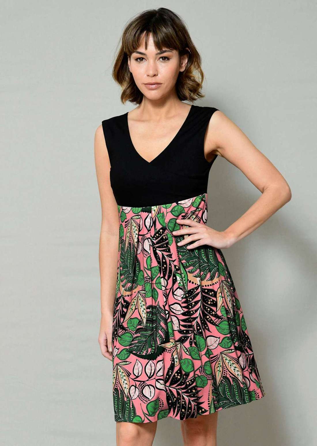 Пляжное платье с графическим принтом