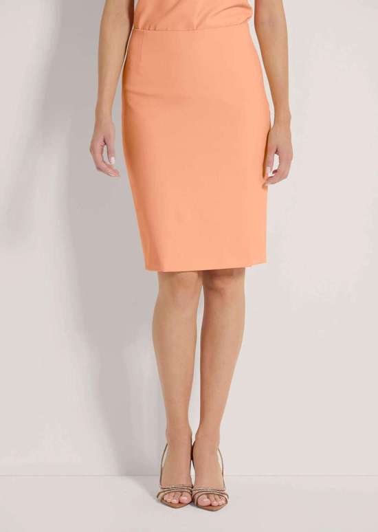 Узкая юбка с разрезом