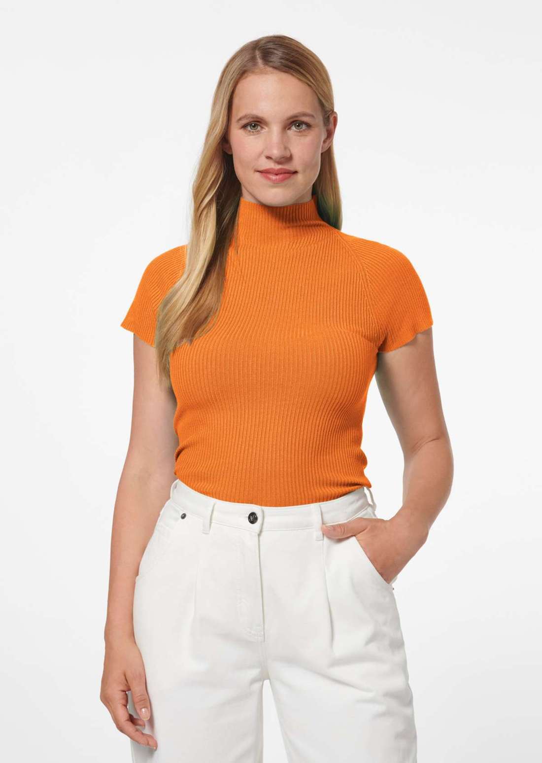 Вязаный свитер с короткими рукавами