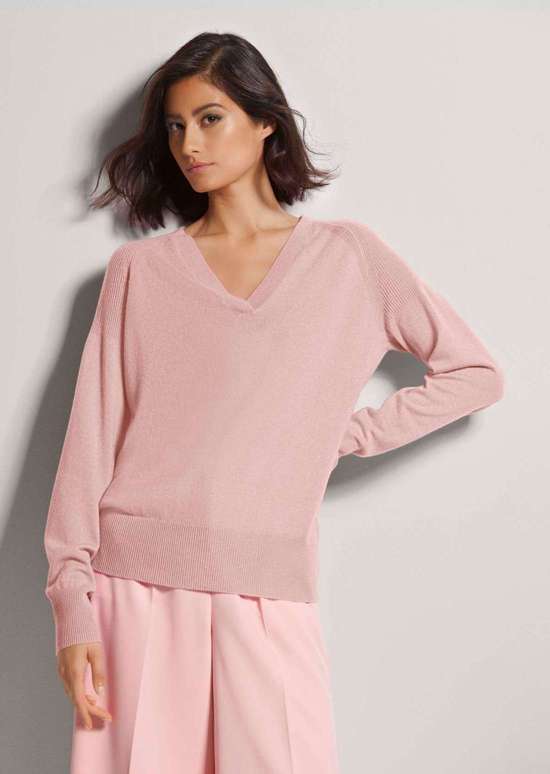 пудрово-розовый