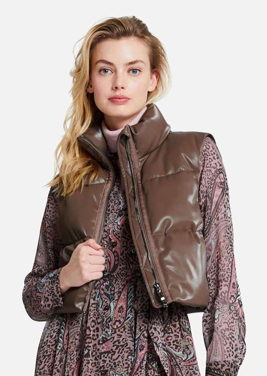 коричневый