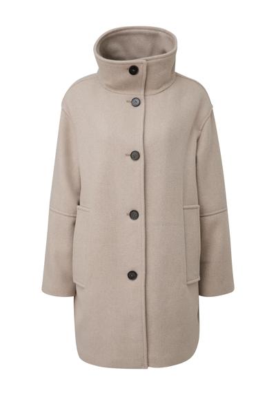 Функциональное пальто Саржевое пальто из смесовой шерсти с разделительными швами.