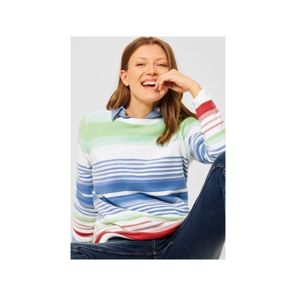 Полосатый свитер с разноцветным принтом