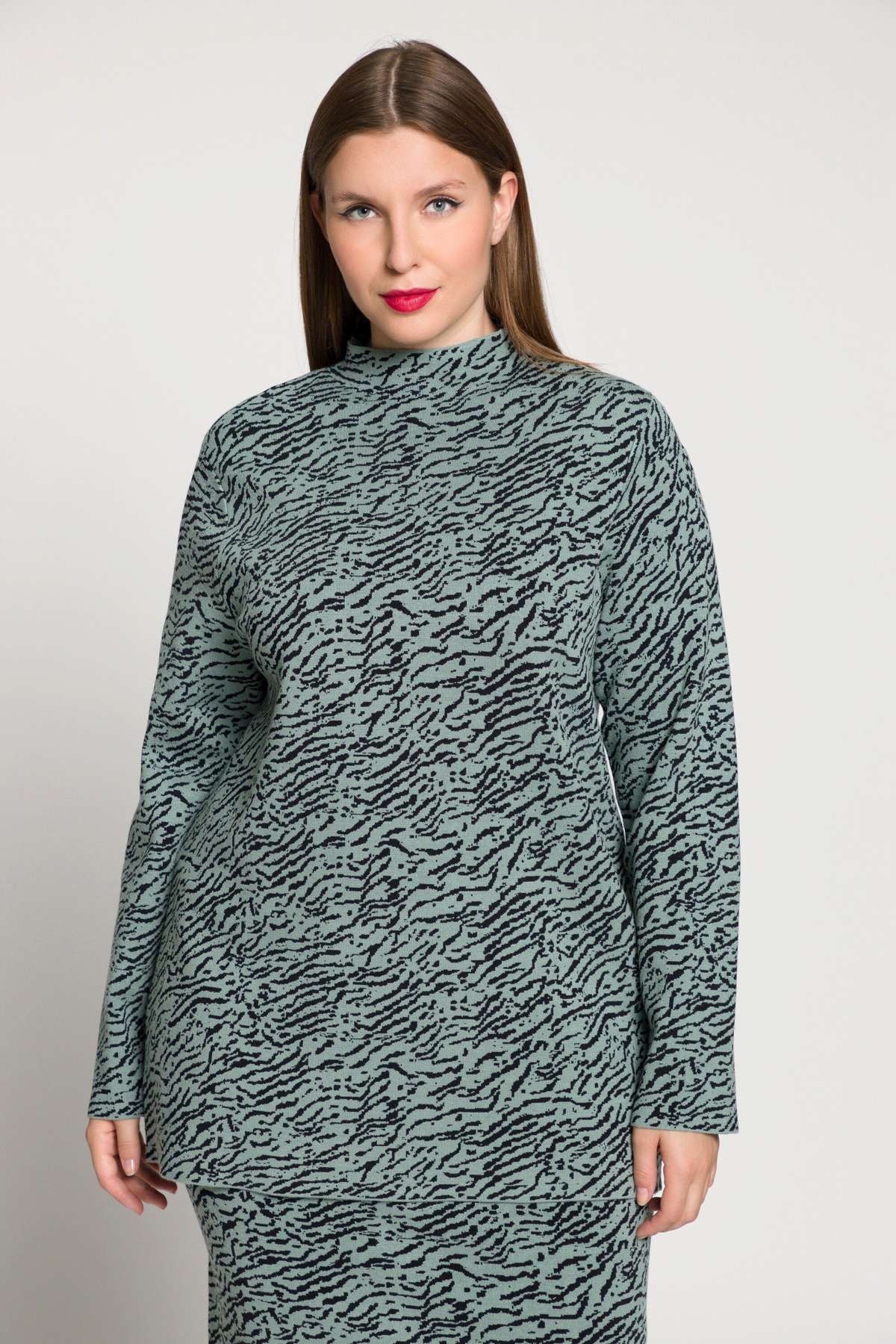 Вязаный свитер пуловер с воротником-стойкой под зебру и длинными рукавами