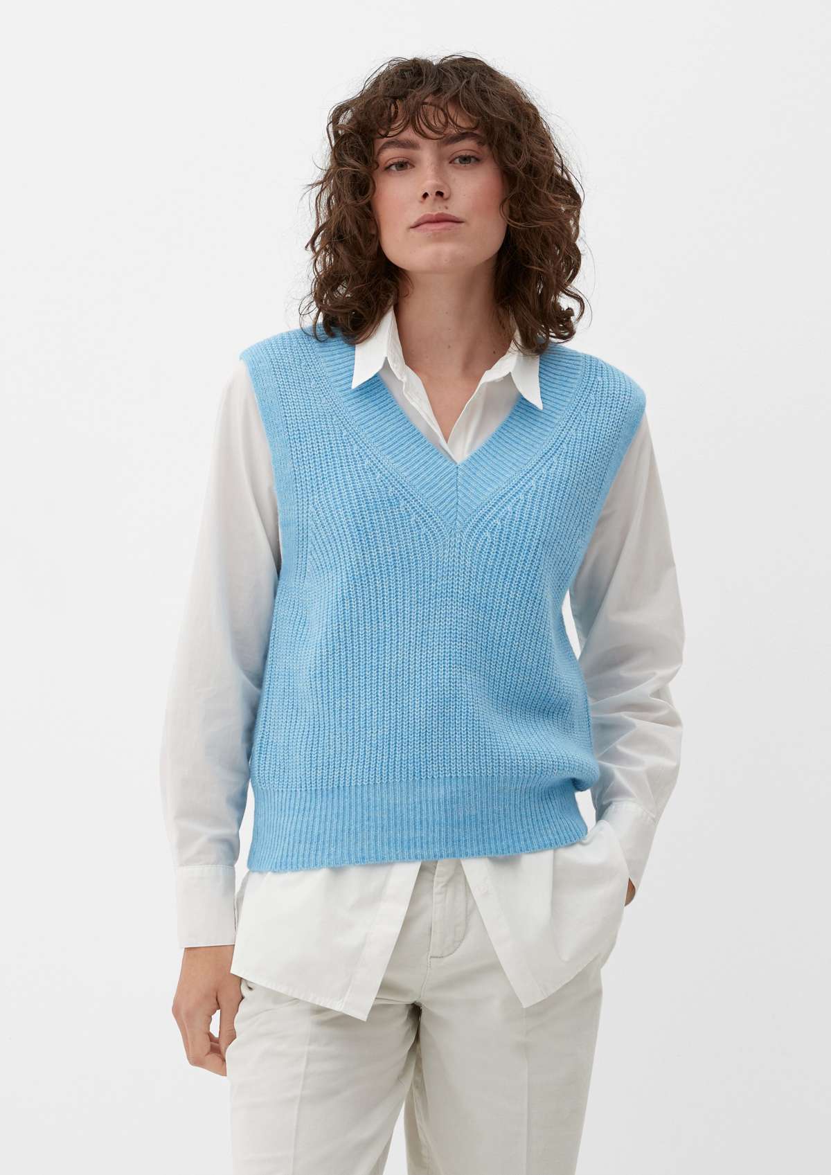 Вязаный свитер-жилет с V-образным вырезом