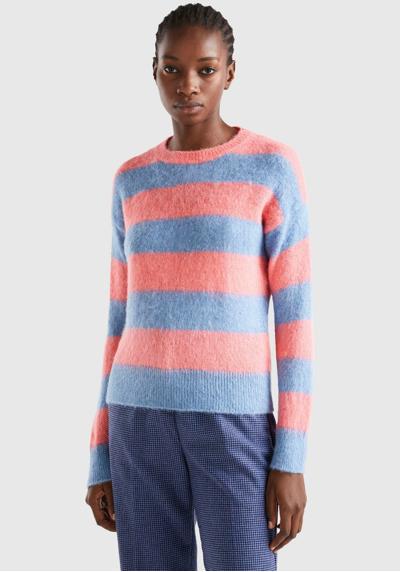 Полосатый свитер с полосатым узором