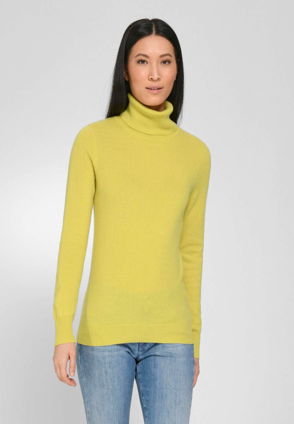 Кашемировый свитер с воротником современного дизайна.