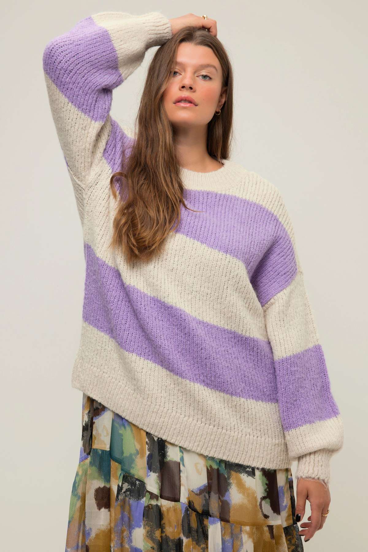 Вязаный свитер-пуловер оверсайз крупной вязки в полоску