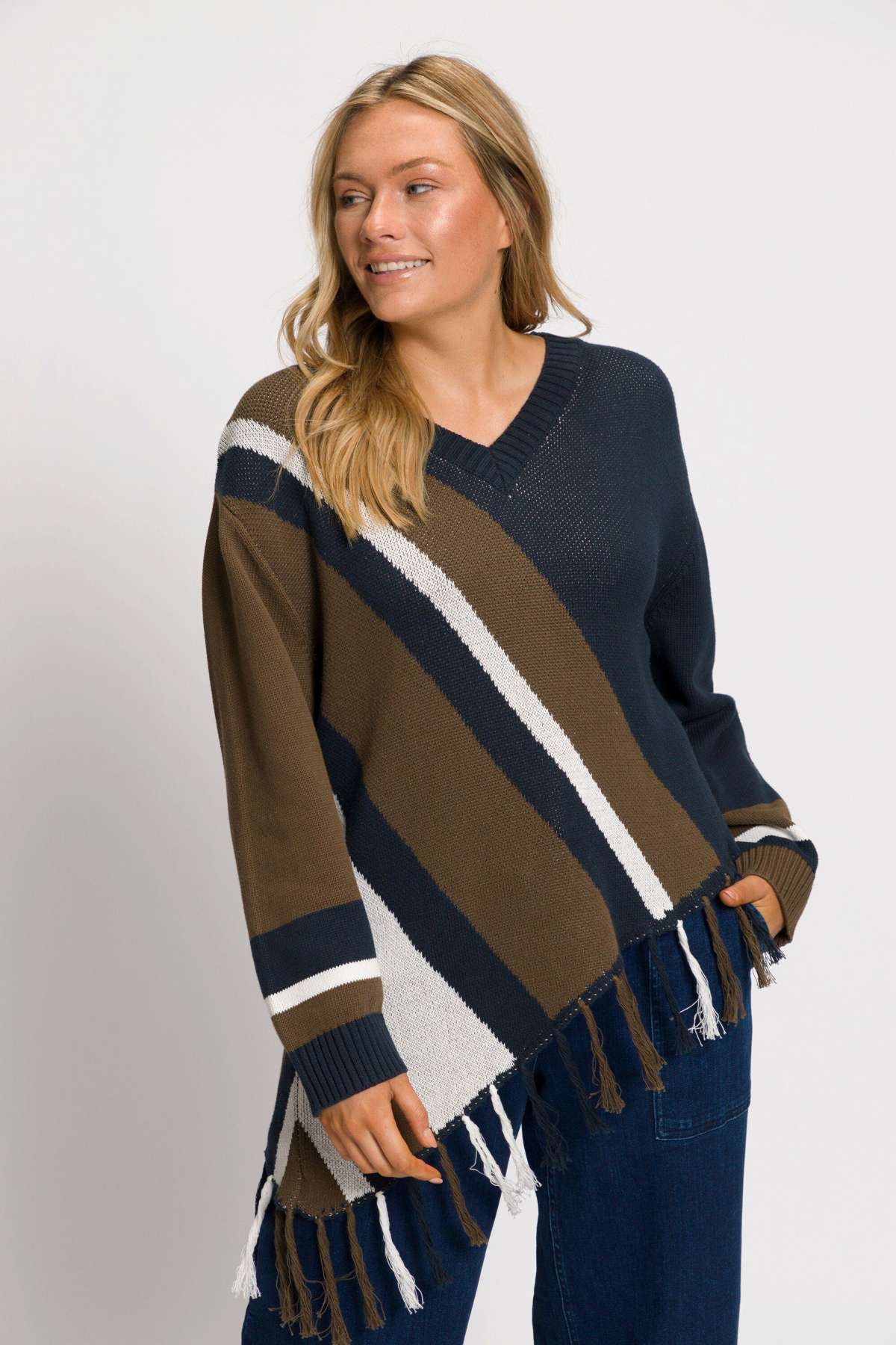 Пуловер с высоким воротником, подол платка, V-образный вырез, длинный рукав