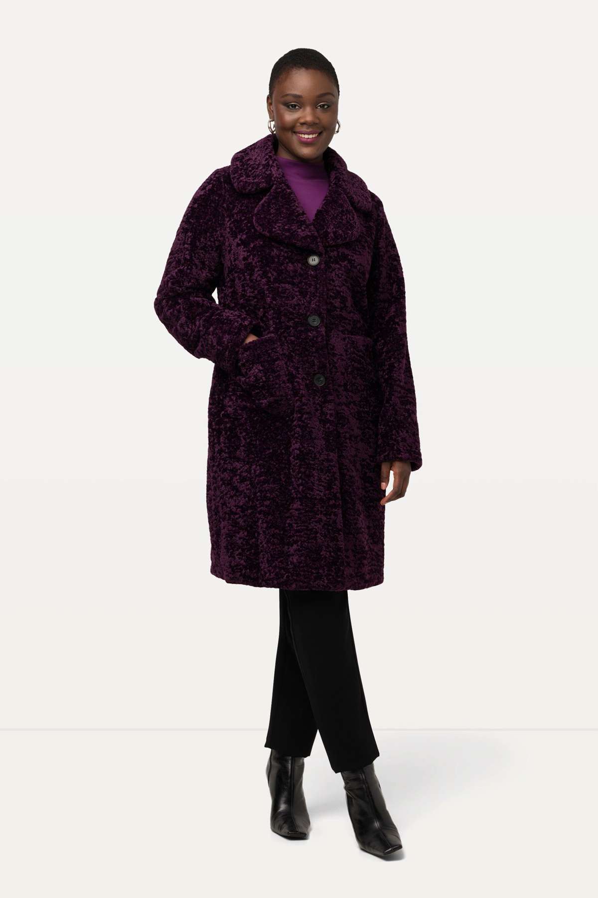 Зимнее пальто в персидском стиле с отделкой из искусственного меха и воротником с лацканами