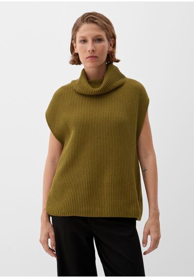 Вязаный жилет-свитер с водолазкой