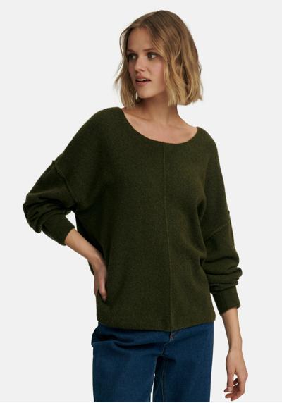 Вязаный шерстяной свитер
