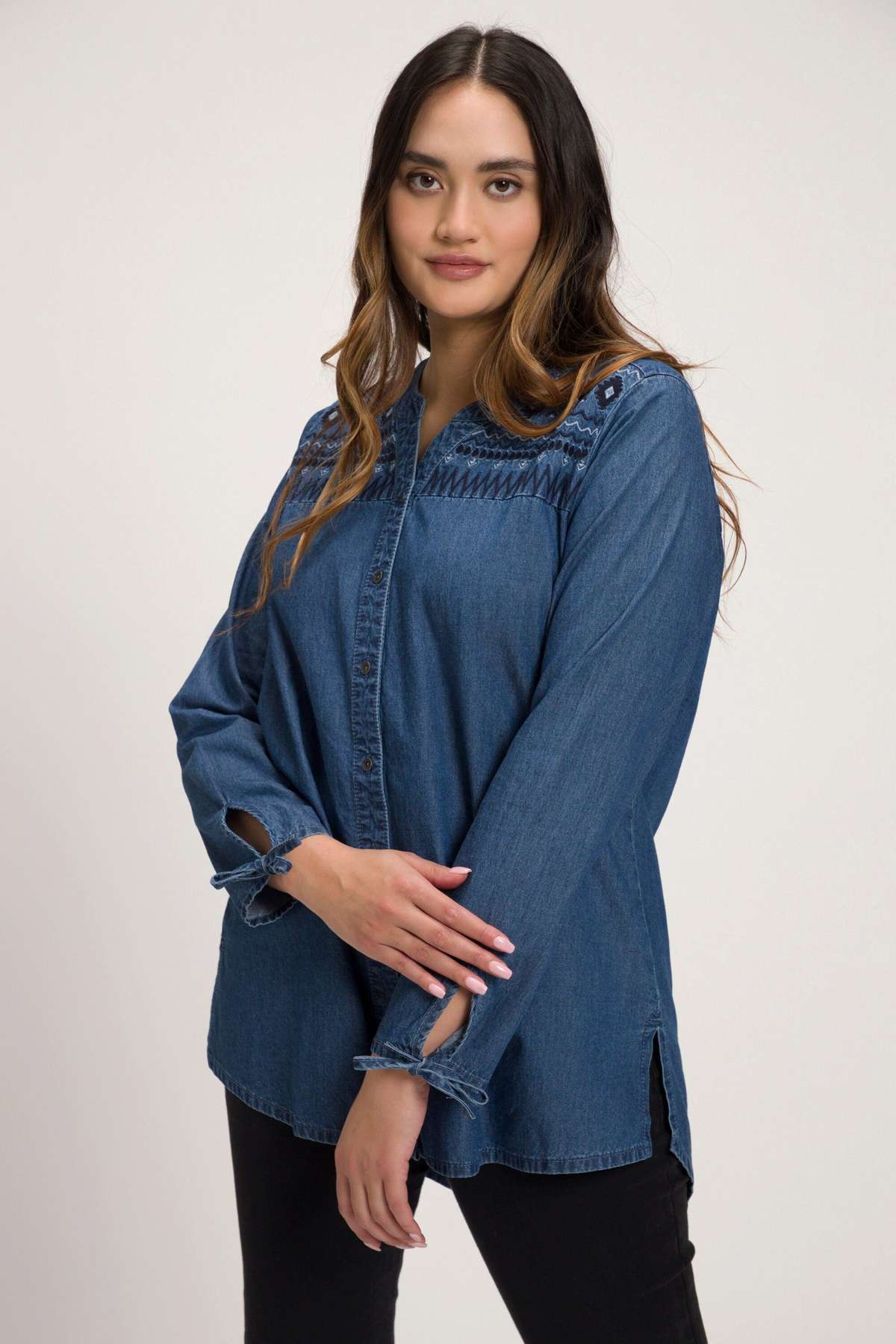 Туника джинсовая блузка с вышивкой, туника с вырезом и длинными рукавами