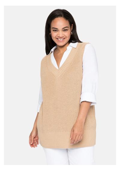 Жилет-свитер большого размера с V-образным вырезом спереди и сзади.