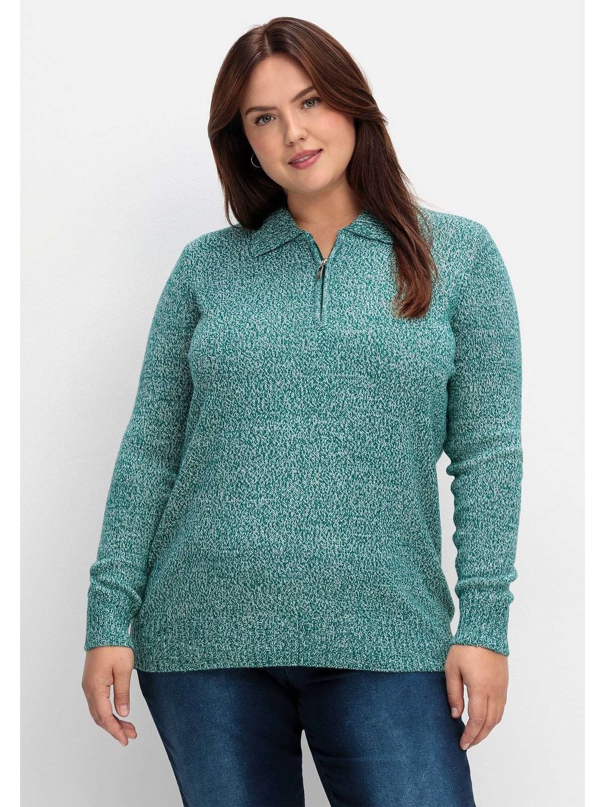 Вязаный свитер больших размеров с воротником-поло.
