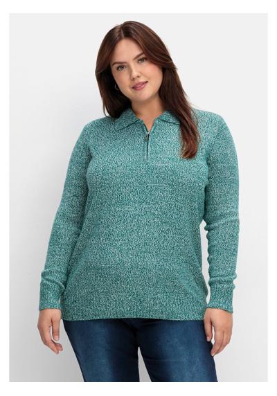 Вязаный свитер больших размеров с воротником-поло.