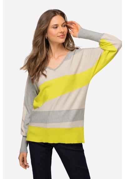 Вязаный пуловер-свитер в асимметричную полоску с V-образным вырезом