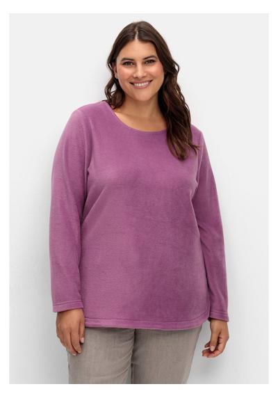 Флисовый свитер больших размеров с закругленным низом.