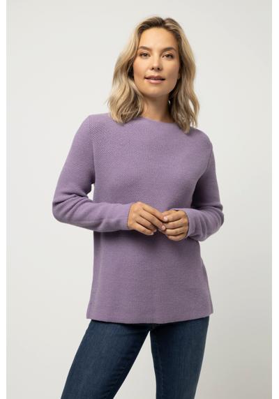 Вязаный джемпер-пуловер структурированной вязки, воротник-стойка, длинный рукав.