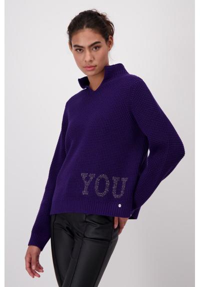 Вязаный свитер с надписью блестками
