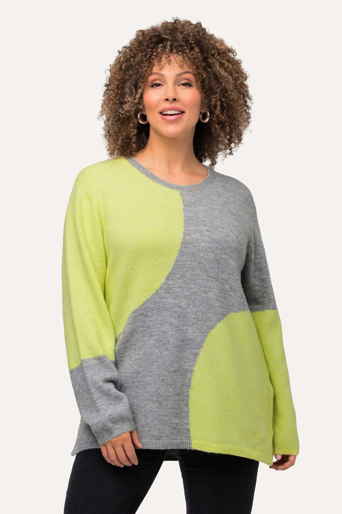Вязаный свитер, пуловер с колор-блоками, круглым вырезом и длинными рукавами