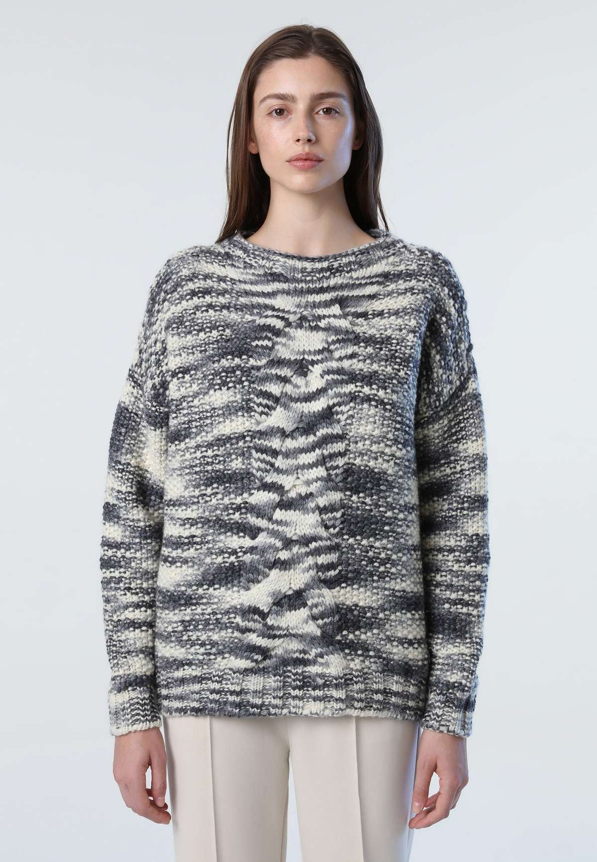 Вязаный свитер, вязаный свитер с круглым вырезом, джемпер косой вязки.