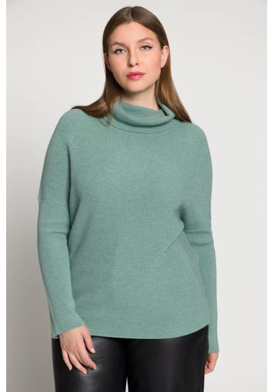 Вязаный свитер-пуловер оверсайз с воротником-стойкой и длинным рукавом «летучая мышь»