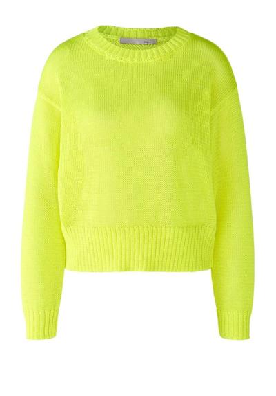 Вязаный пуловер-свитер укороченной длины