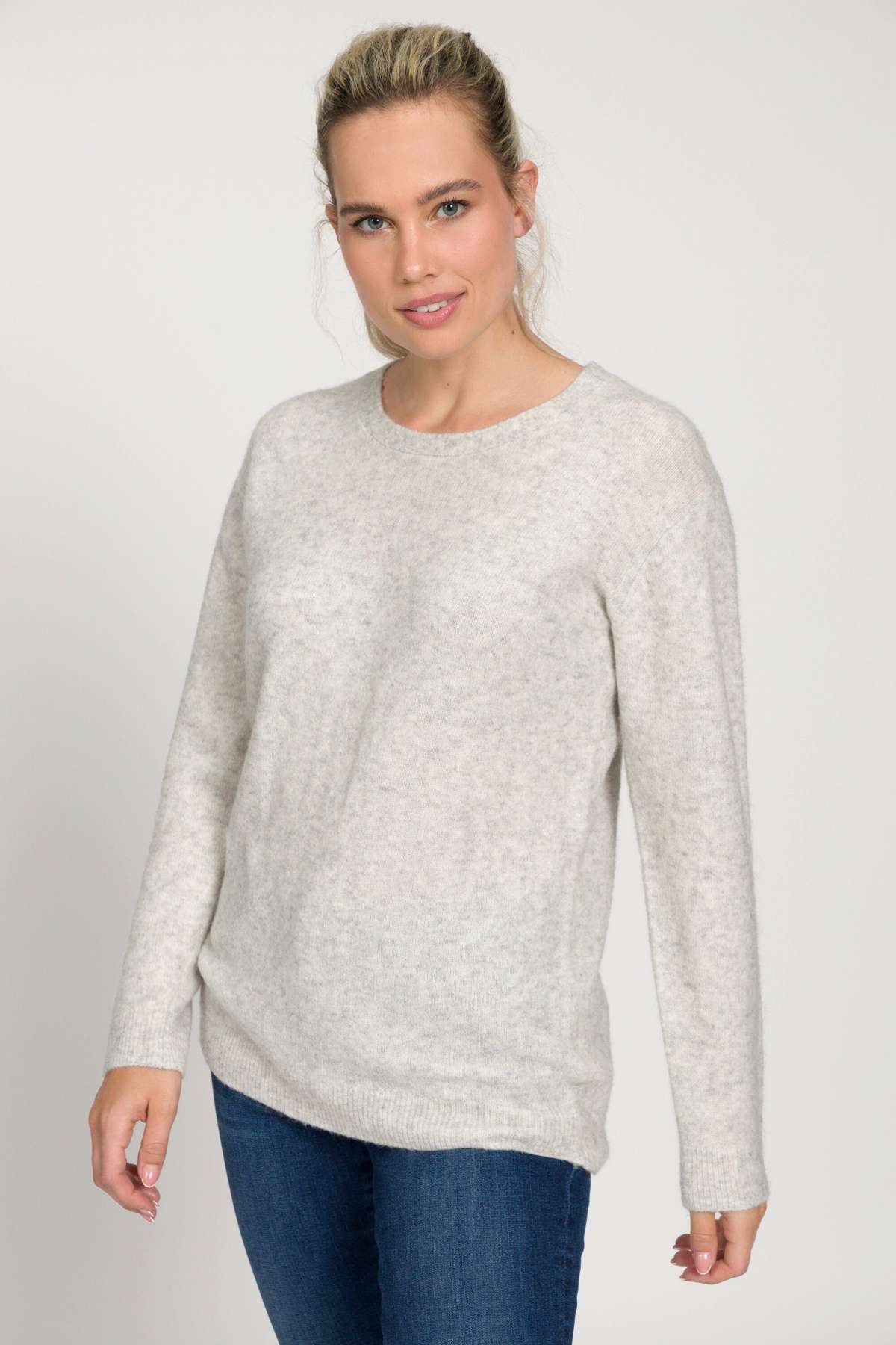 Длинный свитер-пуловер из качественной шерсти с круглым вырезом и длинными рукавами