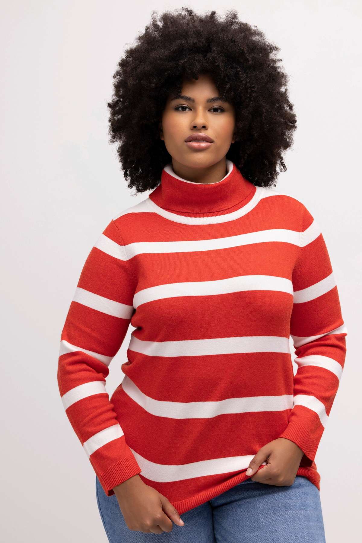 Вязаный свитер-водолазка в полоску с коротким длинным рукавом