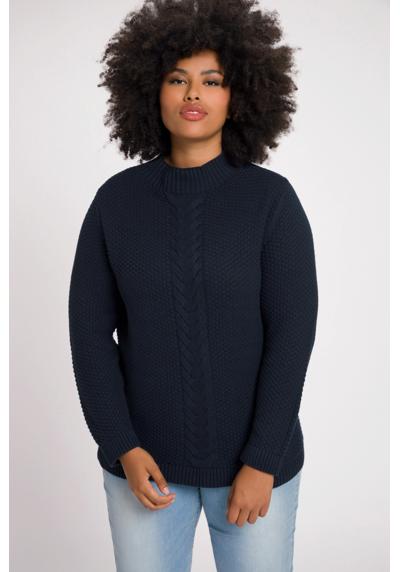 Вязаный свитер-пуловер структурированной вязки косым узором с круглым вырезом