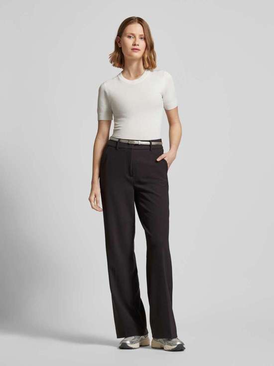 темно-коричневый