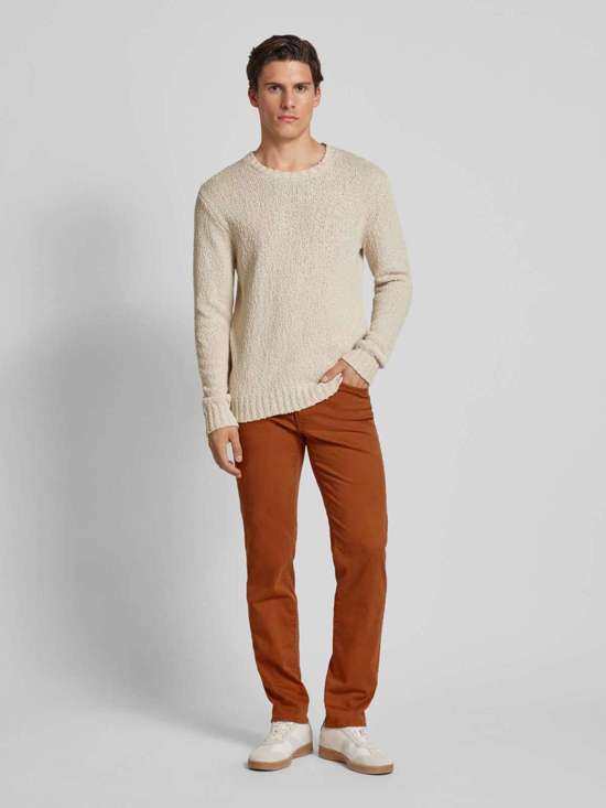 красный ржавый 