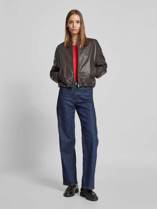 темно-коричневый