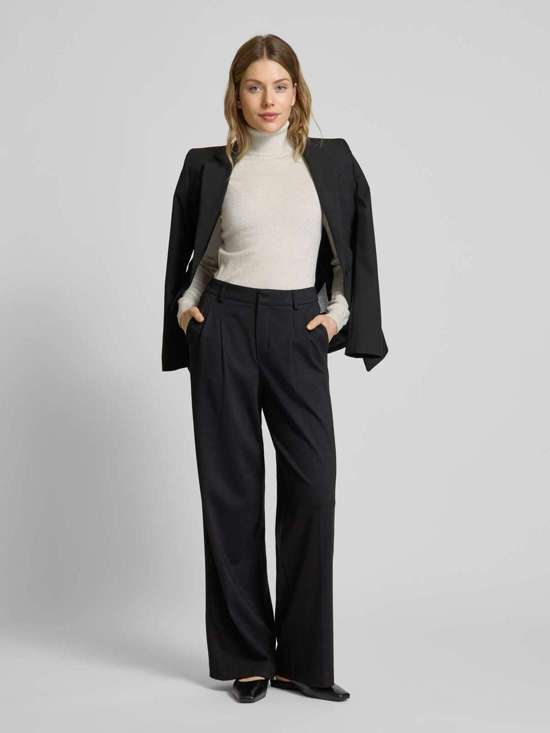 серебристый