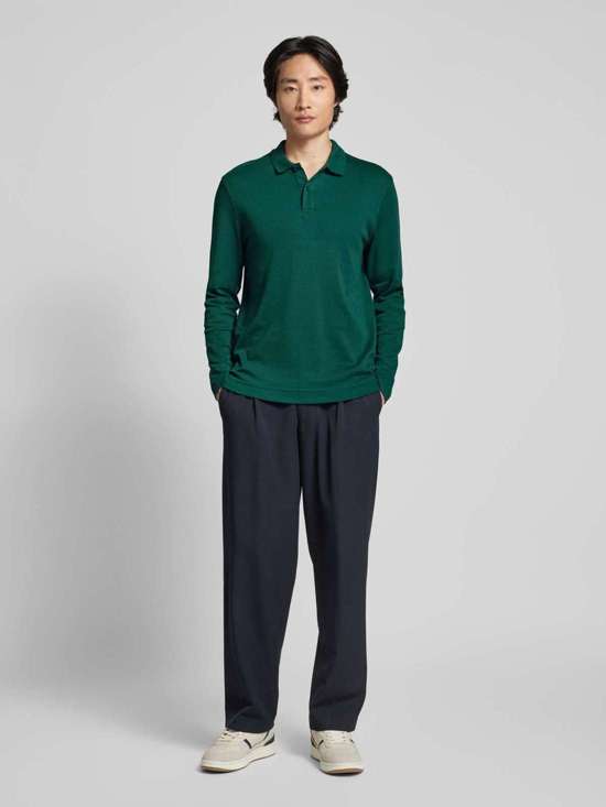 темно-зеленый