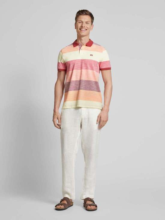 красный ржавый 