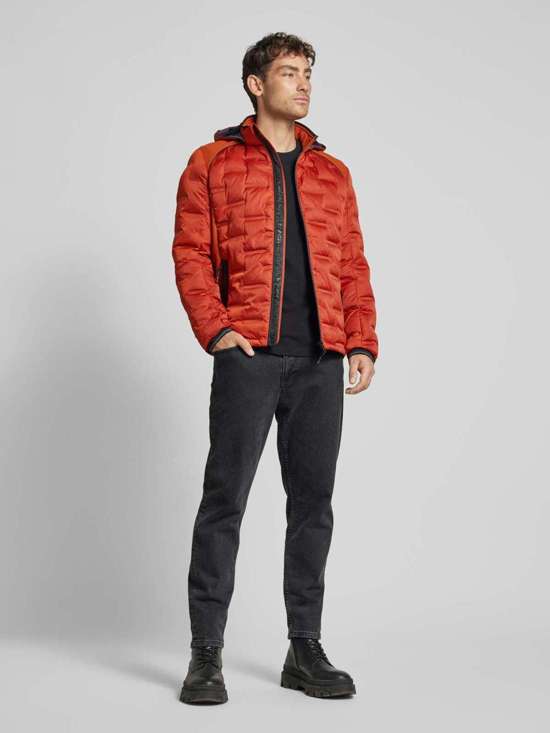 красный ржавый 