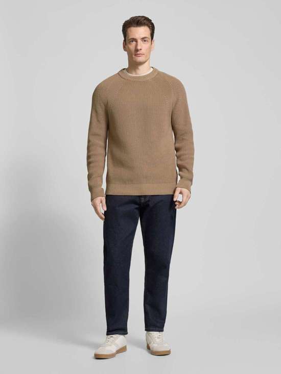 каштановый