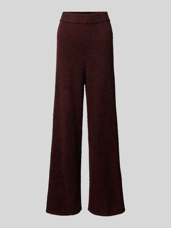 темно-коричневый