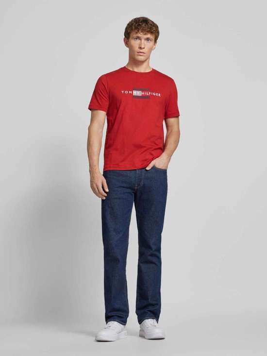 темно-красный