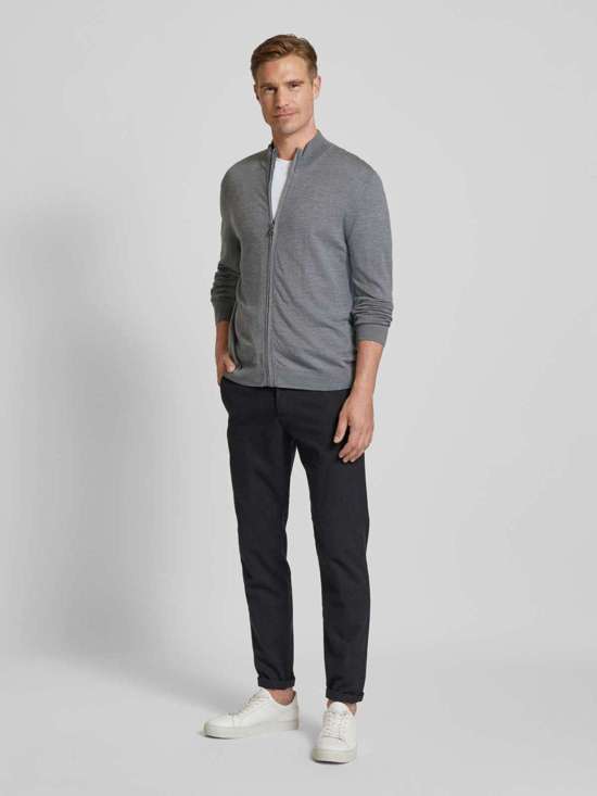 серебристый