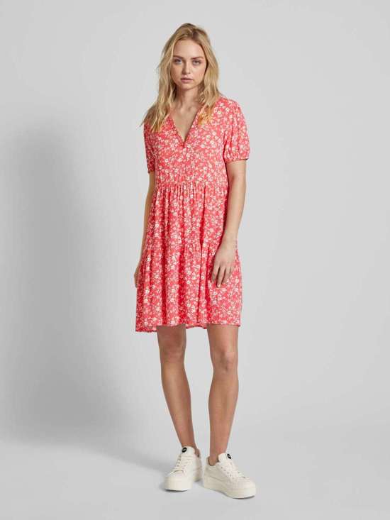 светло-красный